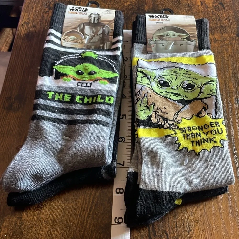Star Wars Madalorian Crew Socks 5 Pair NWT Grogu Shoe Size 6.5-12 and Bandana